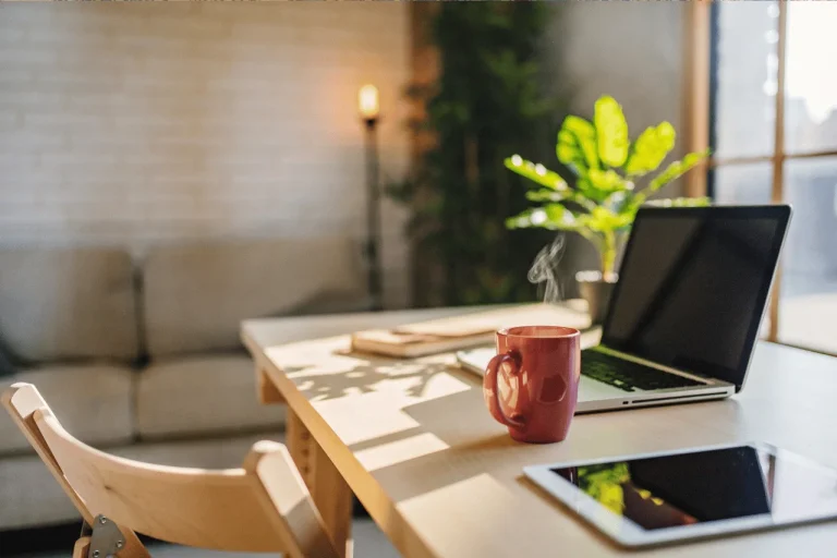 Evde Home Ofis Alanı Oluşturma: Verimli ve Şık Çalışma Alanları