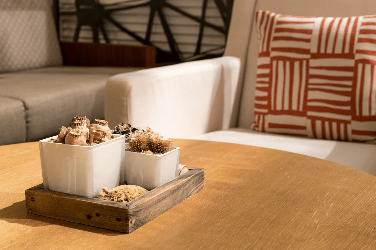 Şık ahşap orta sehpa dekorasyon fikirleri