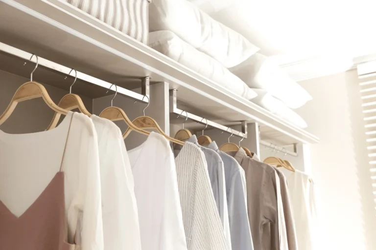 Kapsül Dolap Nedir? Minimalist ve Fonksiyonel Giyinme Tarzı